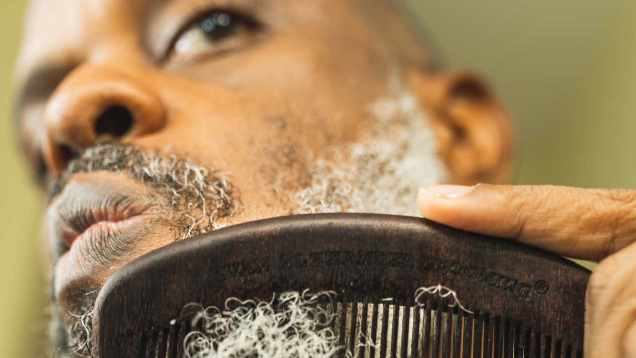 Chemical vs. Plant-Based Dyes: Choosing the Right Beard Dye For You